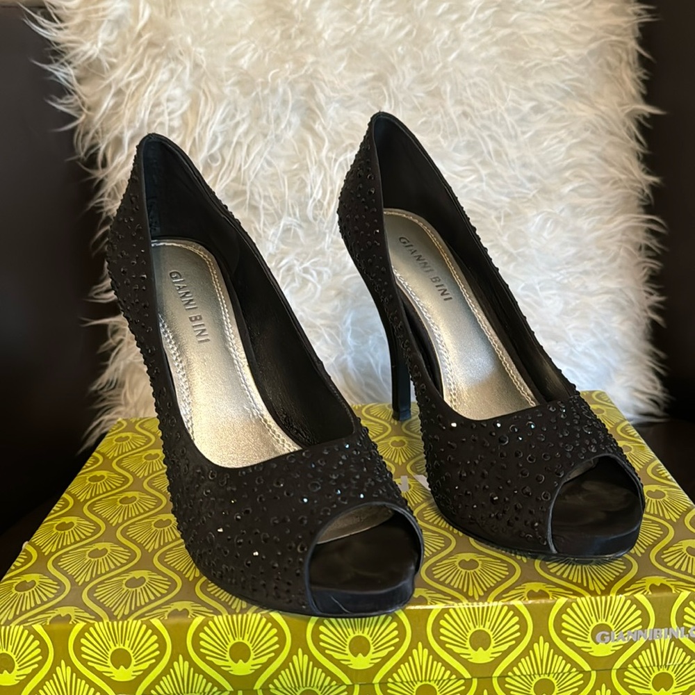 Gianni Bini black pumps